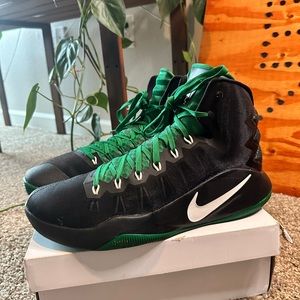 Men’s size 13 Nike hyperdunk